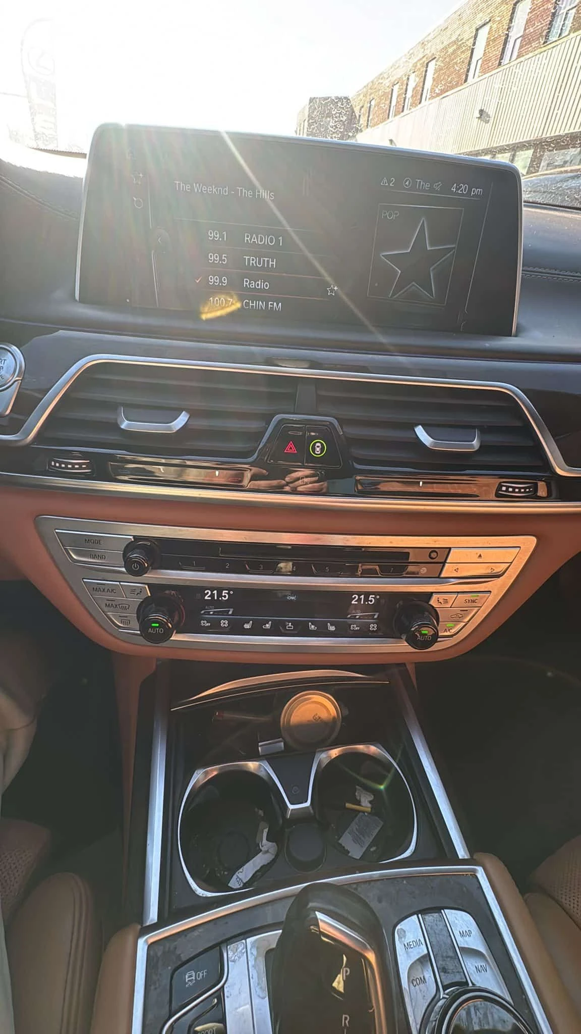 BMW 750 * xDrive * CARFAX * M PACK * МАСАЖИ * ОБДУХВАНЕ, снимка 12 - Автомобили и джипове - 53728715