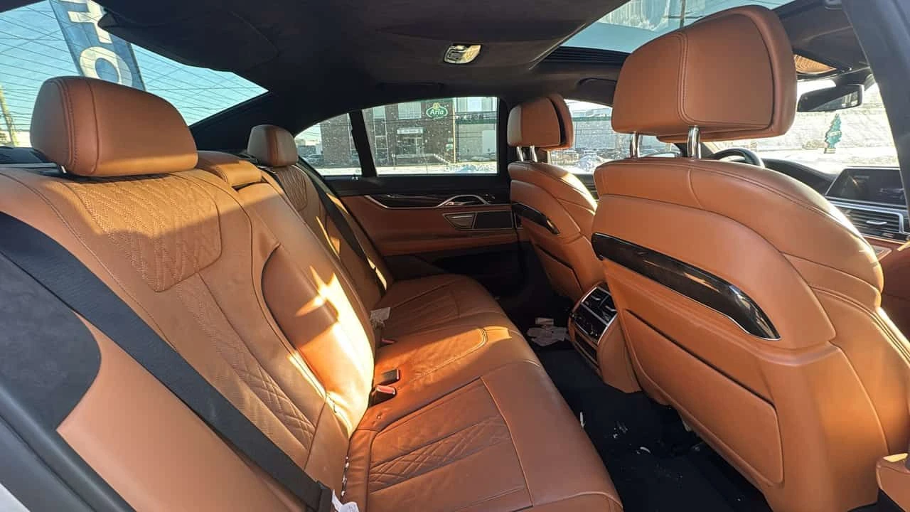 BMW 750 * xDrive * CARFAX * M PACK * МАСАЖИ * ОБДУХВАНЕ - изображение 7