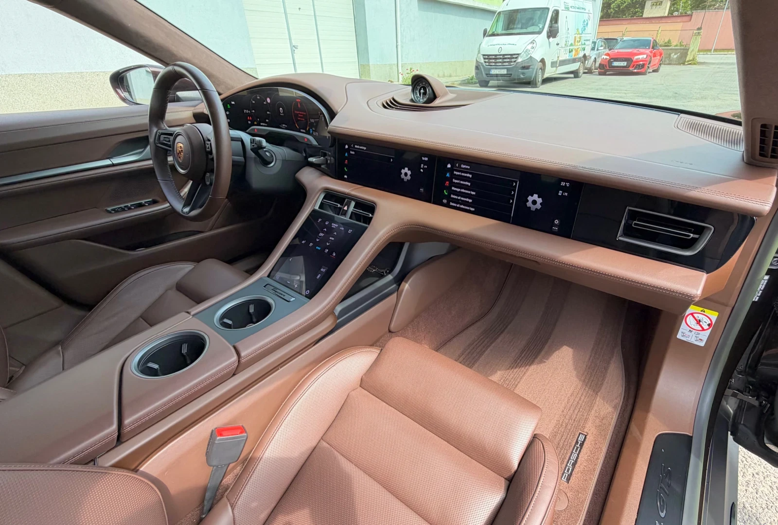 Porsche Taycan GTS* ГАРАНЦИЯ* ЗАВИВАЩ МОСТ* ВЪЗДУХ* BOSE* SPORT C, снимка 11 - Автомобили и джипове - 54761231