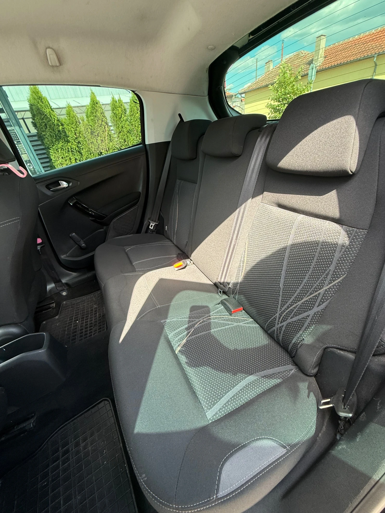 Peugeot 208, снимка 5 - Автомобили и джипове - 55281151