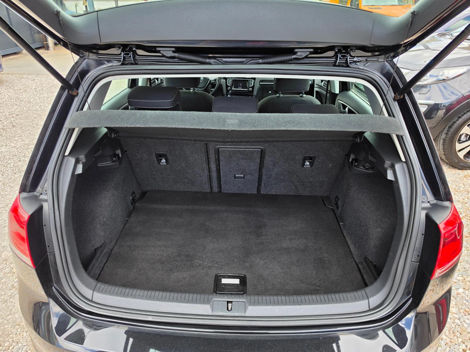 VW Golf 7 2.0TDI SKY LED NAVI , снимка 14 - Автомобили и джипове - 55440400