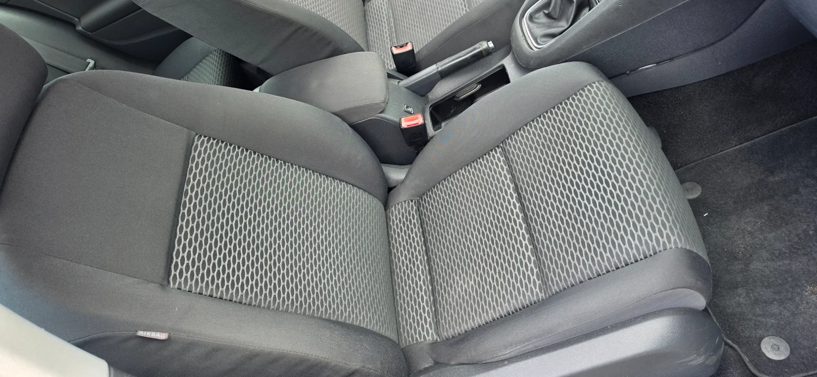 VW Golf 2.0 TDI 110KS, снимка 13 - Автомобили и джипове - 56309519