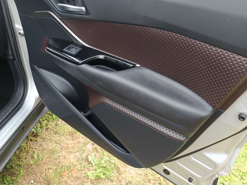 Toyota C-HR 1.8 Hybrid , снимка 15 - Автомобили и джипове - 52714602