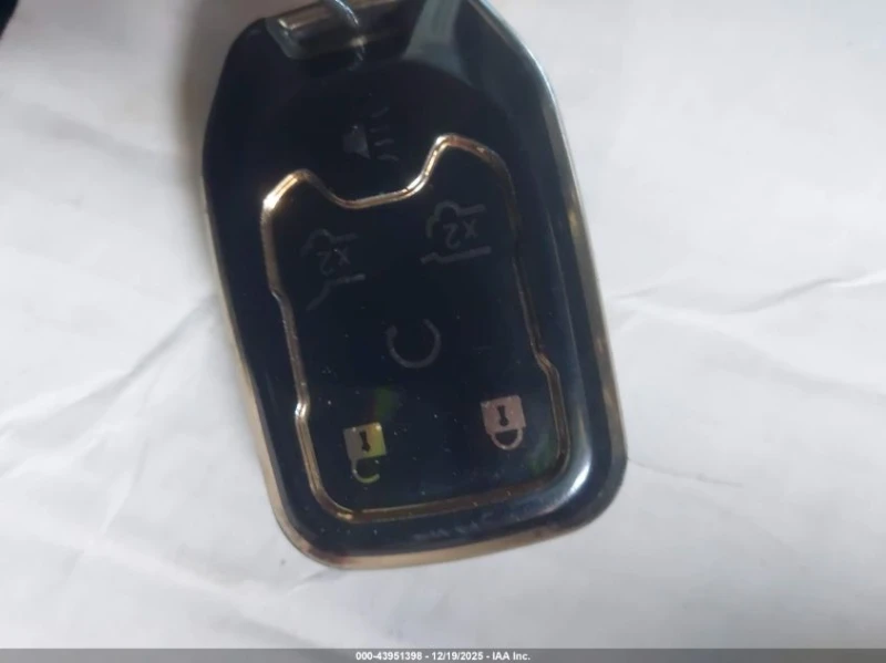 Chevrolet Suburban 5.3L V-8 DI, VVT, 355HP 4X2 Drive, снимка 3 - Автомобили и джипове - 53443313