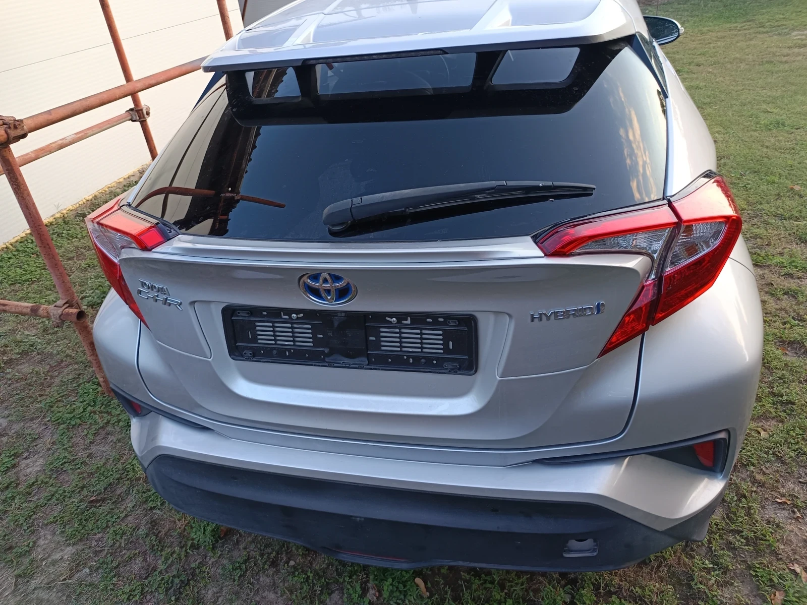 Toyota C-HR 1.8 Hybrid  - изображение 8