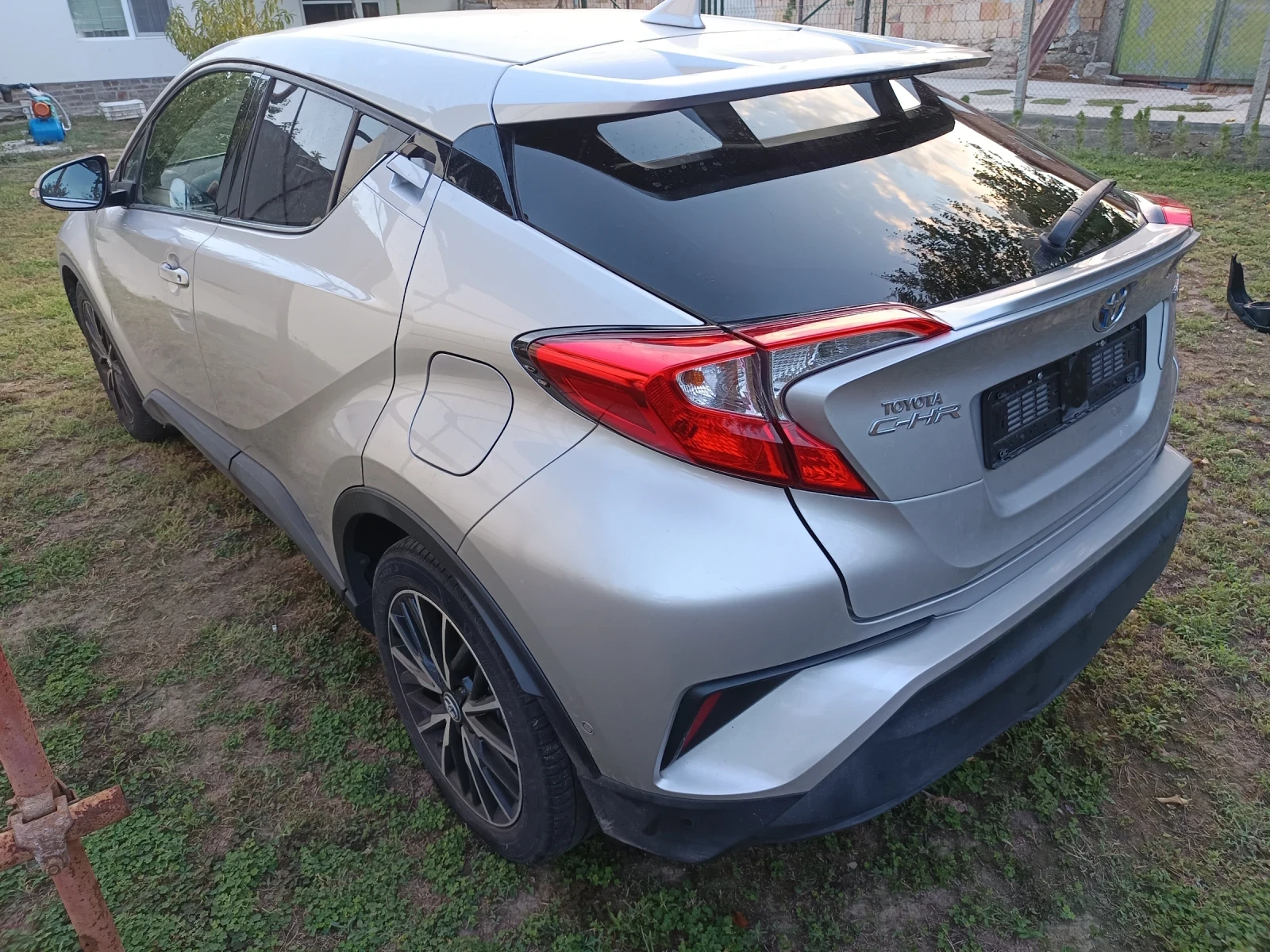 Toyota C-HR 1.8 Hybrid  - изображение 4