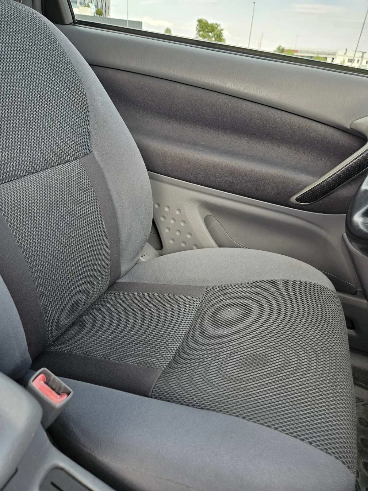 Toyota Rav4 2.0-150 к.с - изображение 9