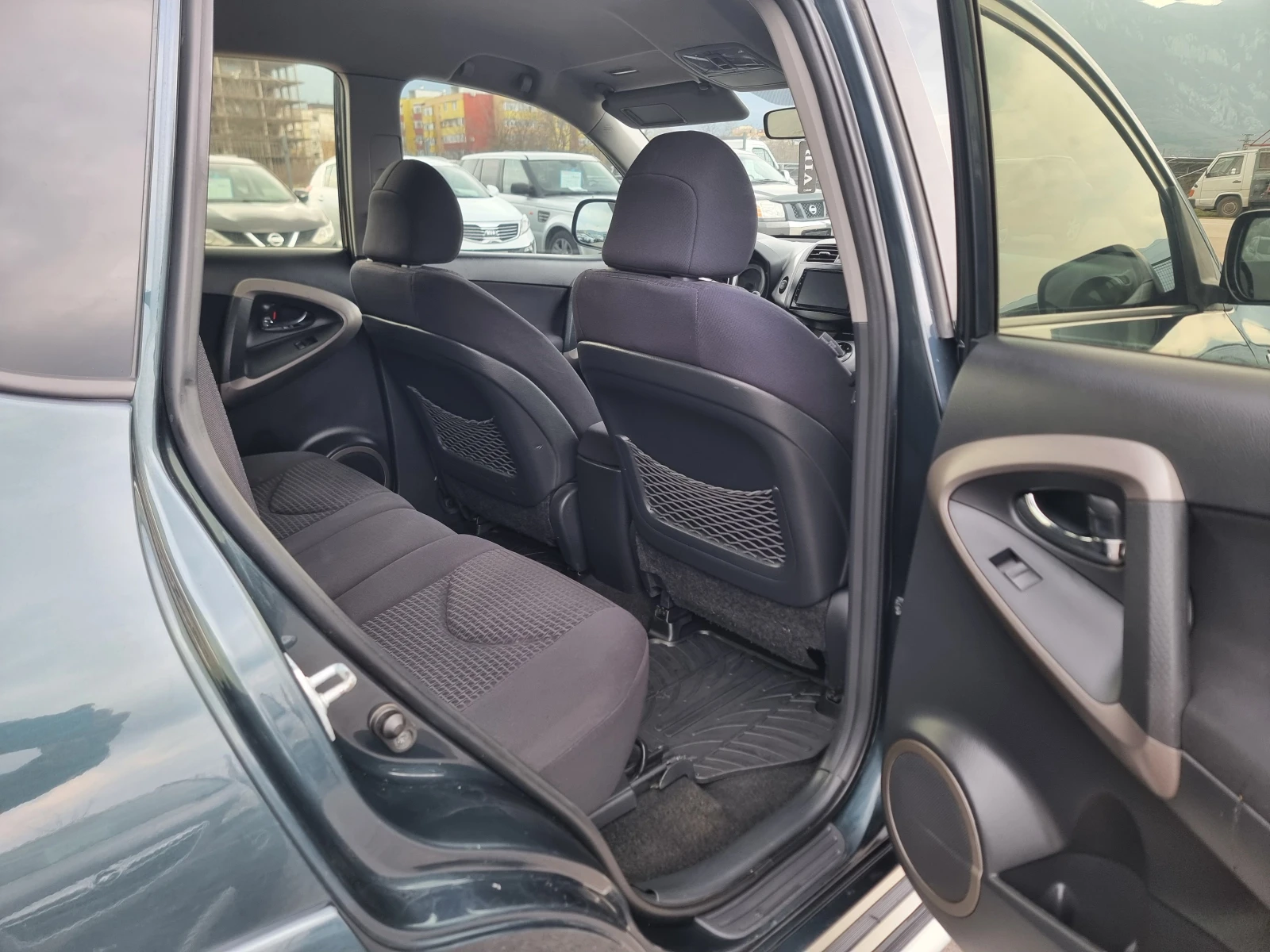 Toyota Rav4 2.2D4D, снимка 14 - Автомобили и джипове - 53960833