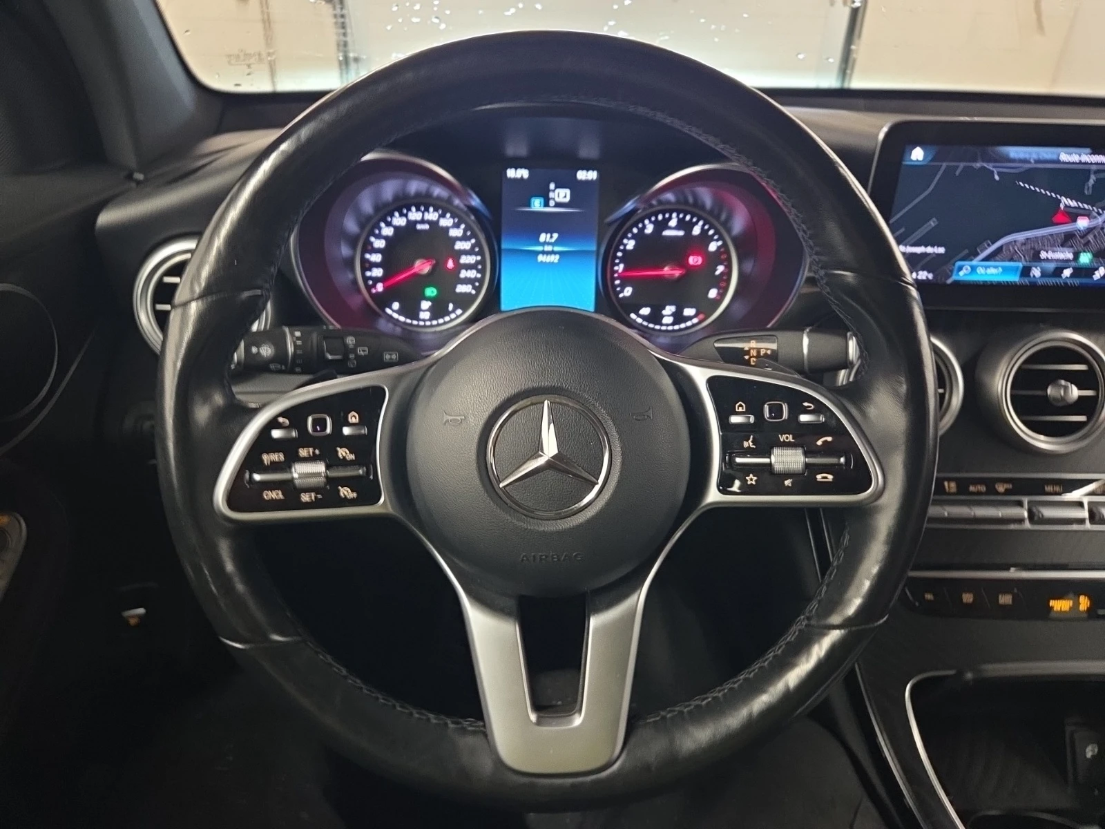 Mercedes-Benz GLC 300 AMG ПАКЕТ * ПАНОРАМА * БЕЗ ИНЦИДЕНТИ * CARFAX * , снимка 8 - Автомобили и джипове - 54804702