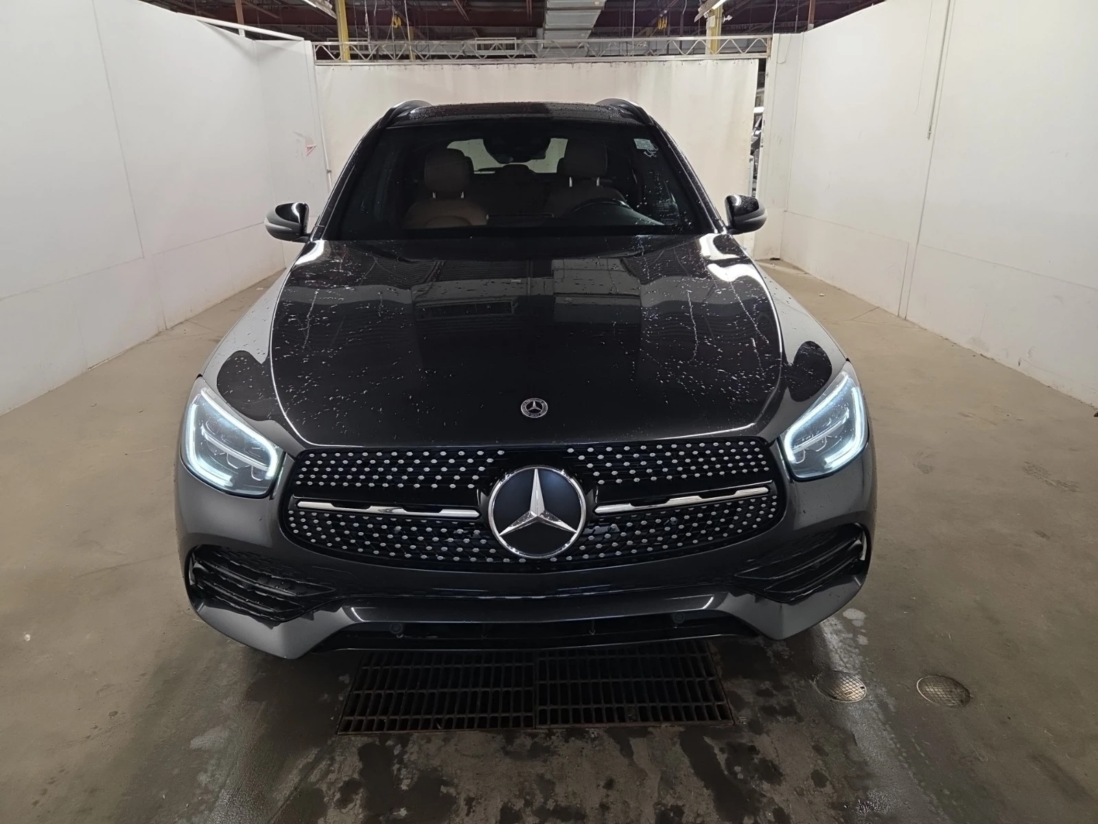 Mercedes-Benz GLC 300 AMG ПАКЕТ * ПАНОРАМА * БЕЗ ИНЦИДЕНТИ * CARFAX * , снимка 2 - Автомобили и джипове - 54804702