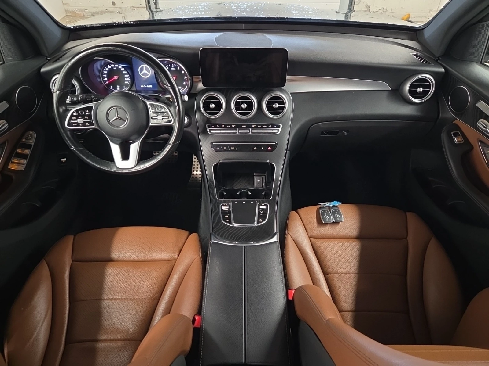Mercedes-Benz GLC 300 AMG ПАКЕТ * ПАНОРАМА * БЕЗ ИНЦИДЕНТИ * CARFAX * , снимка 10 - Автомобили и джипове - 54804702