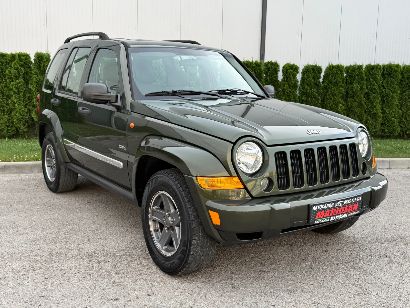 Jeep Cherokee 2.8 CRD/163 h.p/65th ANNIVERSARY EDITION/ИТАЛИЯ, снимка 3 - Автомобили и джипове - 54948481