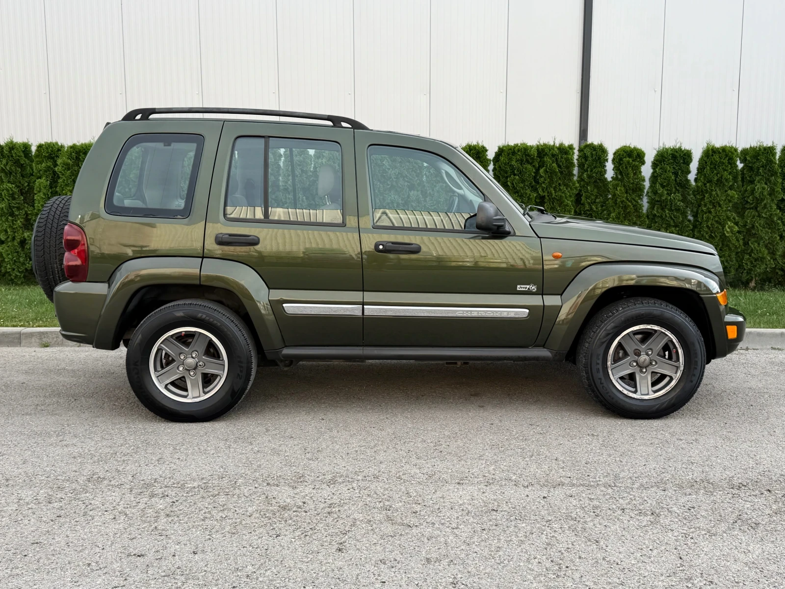 Jeep Cherokee 2.8 CRD/163 h.p/65th ANNIVERSARY EDITION/ИТАЛИЯ, снимка 8 - Автомобили и джипове - 54948481