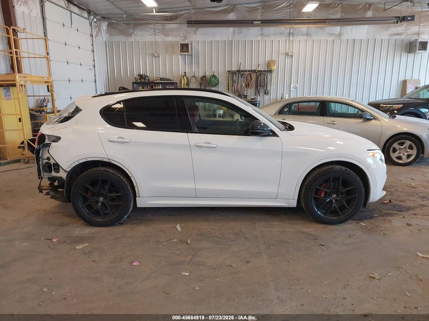 Alfa Romeo Stelvio 2.0l Sport Awd, снимка 13 - Автомобили и джипове - 55591589