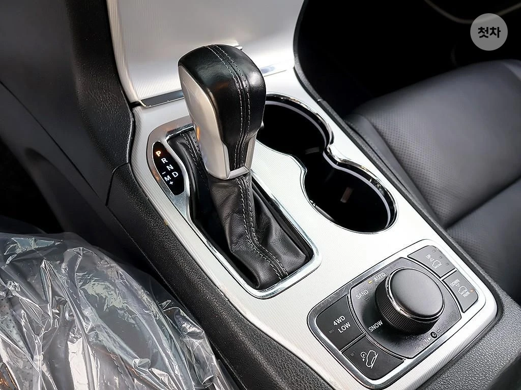 Jeep Grand cherokee 3.6 * SUMMIT* 4X4 FULL, снимка 10 - Автомобили и джипове - 55753050