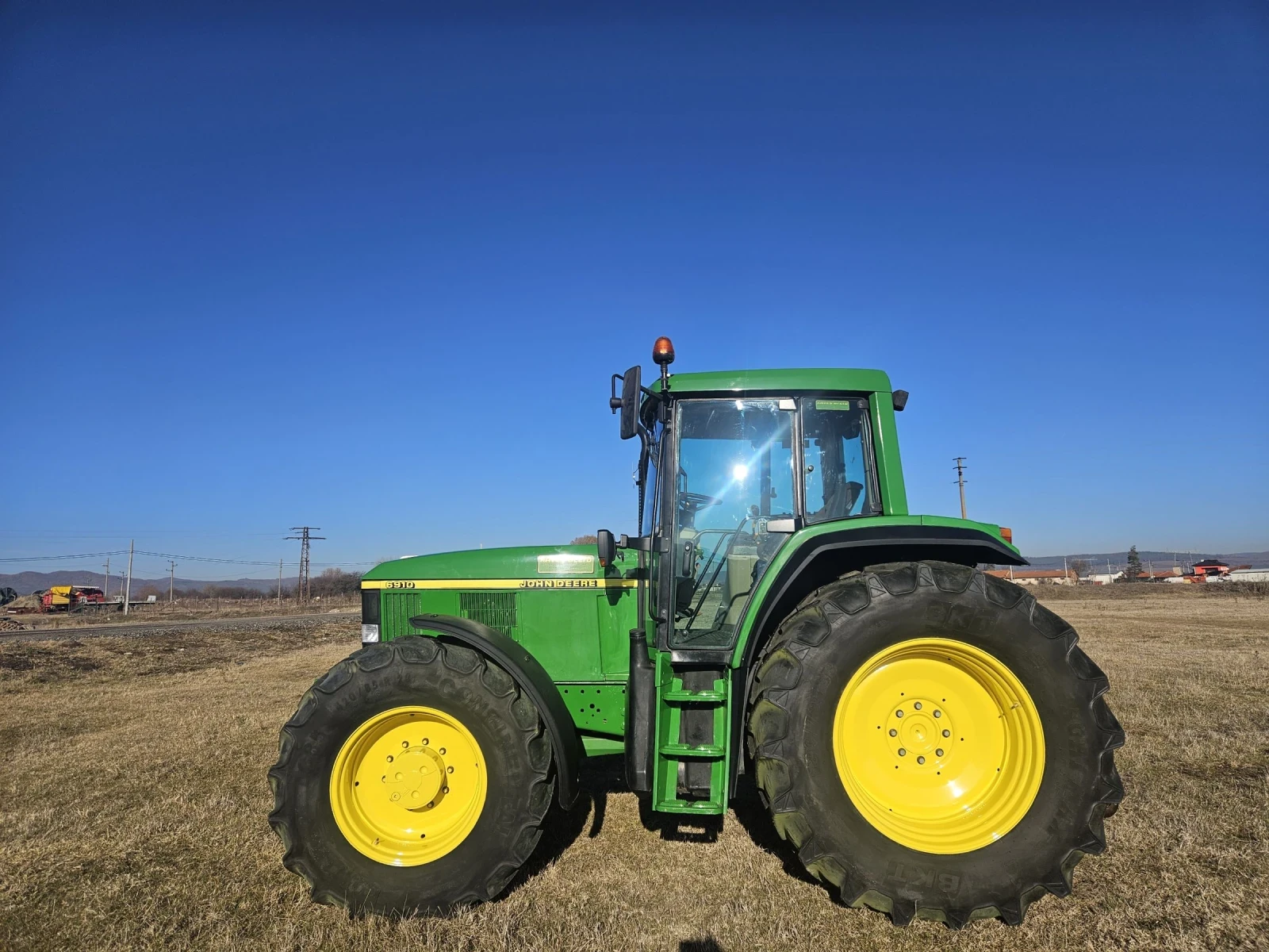 Трактор John Deere 6910 - изображение 4