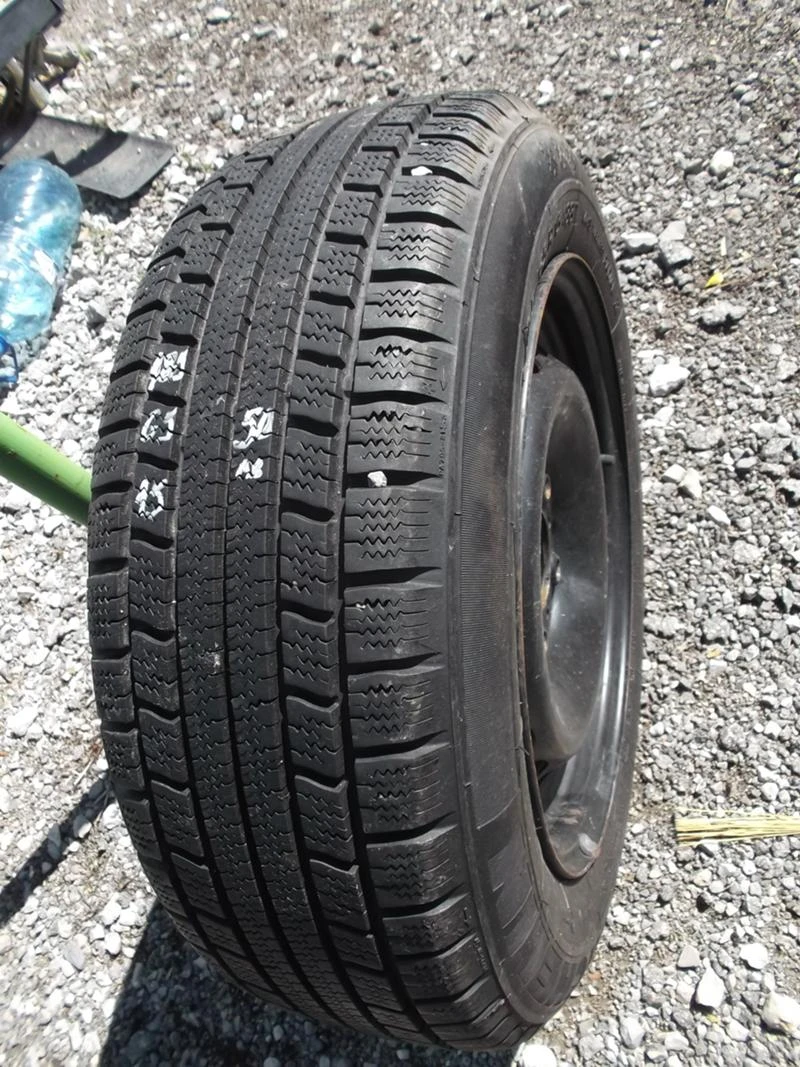 Гуми Зимни 185/65R15, снимка 3 - Гуми и джанти - 14598810