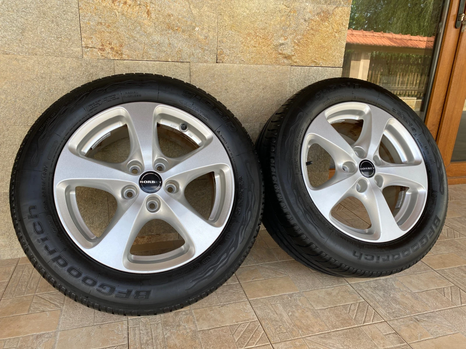 Гуми с джанти BF Goodrich 215/55R16, снимка 4 - Гуми и джанти - 54765551