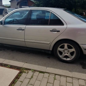 Mercedes-Benz E 200 Копресор-Авангард, снимка 6