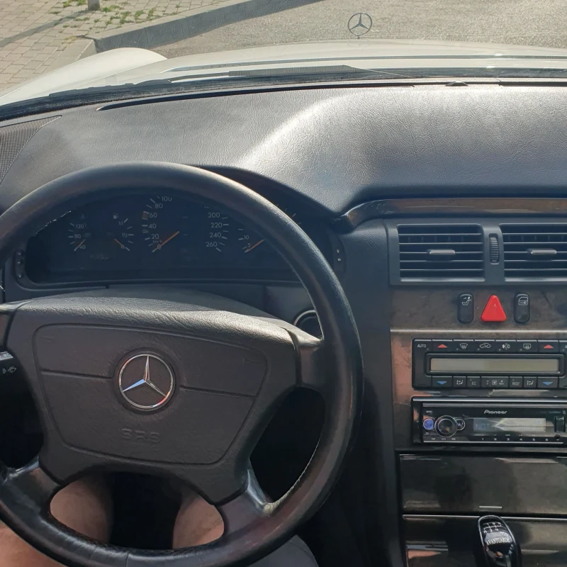 Mercedes-Benz E 200 Копресор-Авангард, снимка 9 - Автомобили и джипове - 47438729