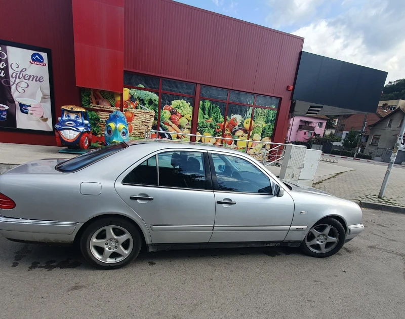 Mercedes-Benz E 200 Копресор-Авангард, снимка 2 - Автомобили и джипове - 47438729