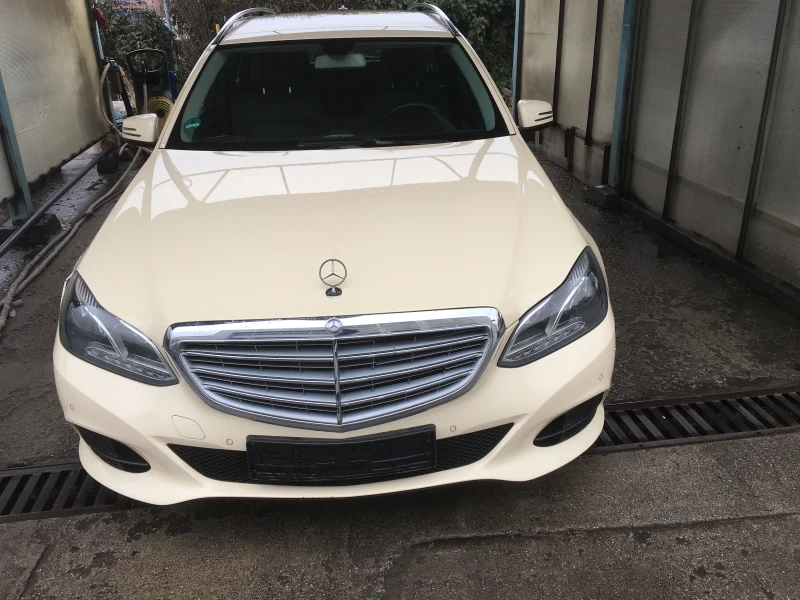 Mercedes-Benz E 220, снимка 1 - Автомобили и джипове - 48807215