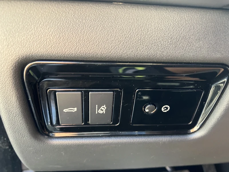 Jaguar XE  R SPORT 35 T AWD, снимка 14 - Автомобили и джипове - 52511330