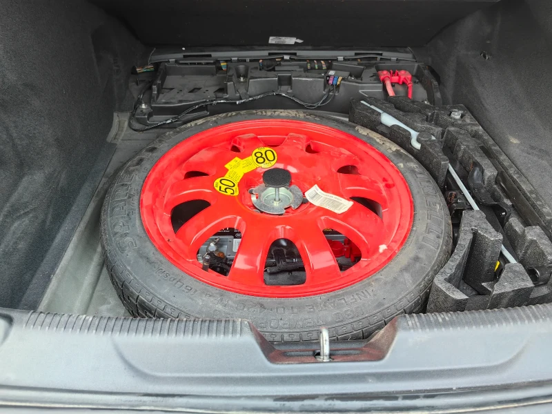 Jaguar XE  R SPORT 35 T AWD, снимка 16 - Автомобили и джипове - 52511330