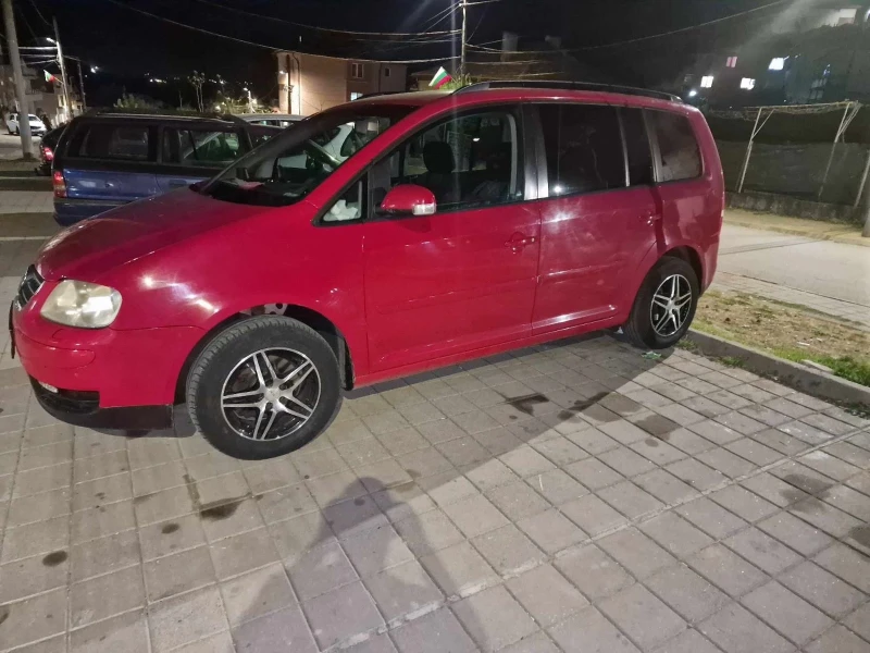 VW Touran, снимка 2 - Автомобили и джипове - 49424076