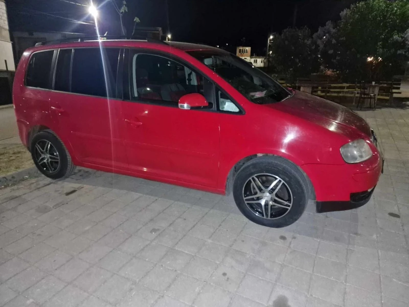 VW Touran, снимка 1 - Автомобили и джипове - 49424076