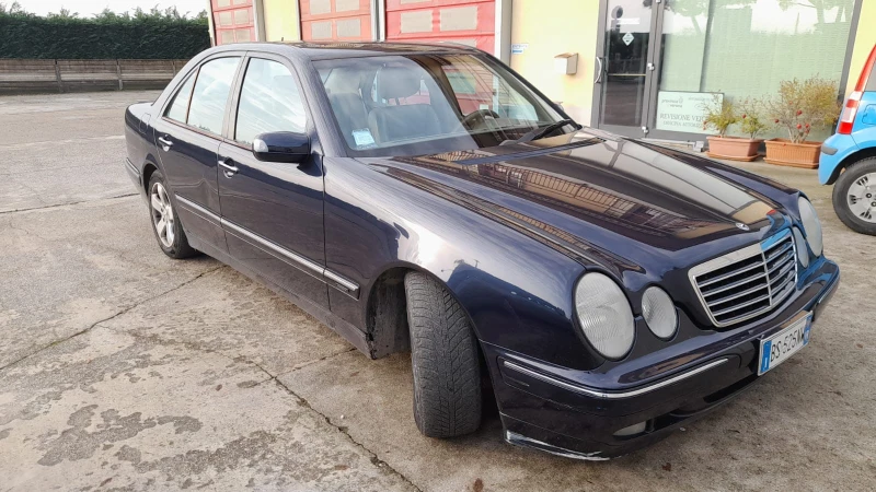 Mercedes-Benz E 270 CDI-Нов внос от Италия!, снимка 3 - Автомобили и джипове - 53186107