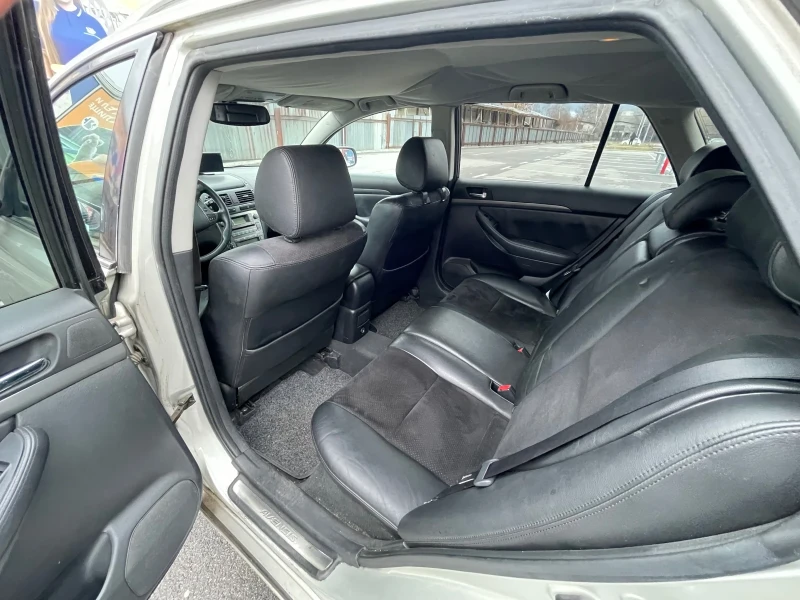 Toyota Avensis, снимка 11 - Автомобили и джипове - 53295568