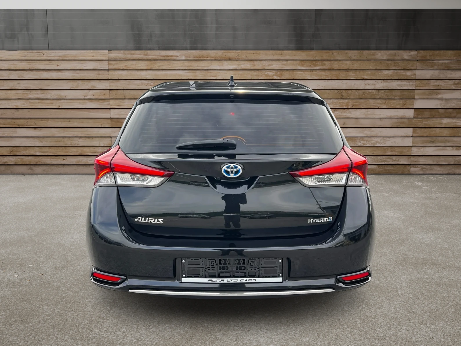 Toyota Auris 1.8Hybrid Business КАТО НОВ - изображение 5