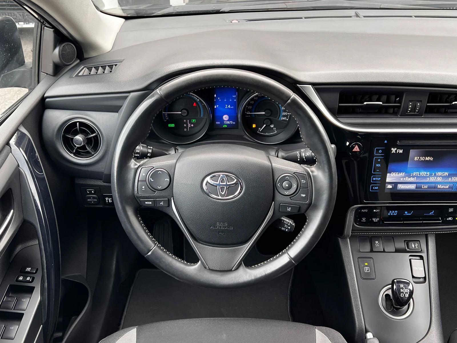 Toyota Auris 1.8Hybrid Business КАТО НОВ - изображение 8