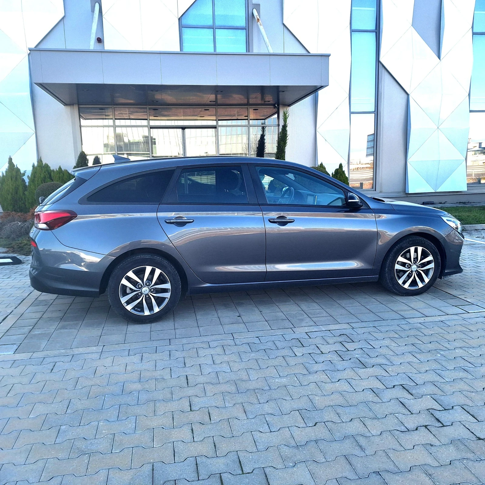 Hyundai I30 1.6crdi, снимка 3 - Автомобили и джипове - 53613736