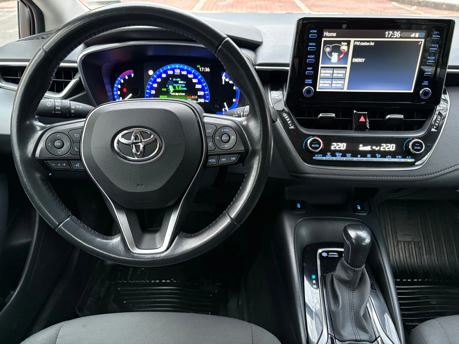 Toyota Corolla Hybrid Executive - �������� �� 2032 �. | Mobile.bg � ����������� 13
