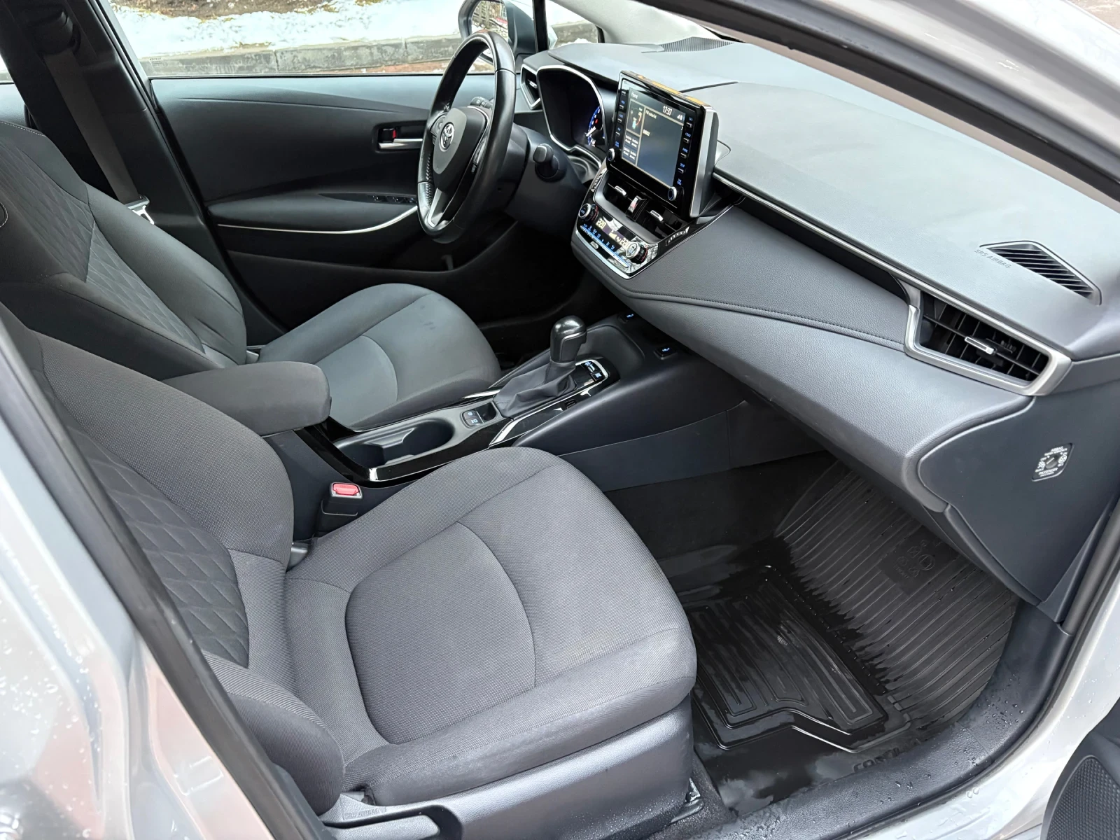 Toyota Corolla Hybrid Executive - �������� �� 2032 �. | Mobile.bg � ����������� 11