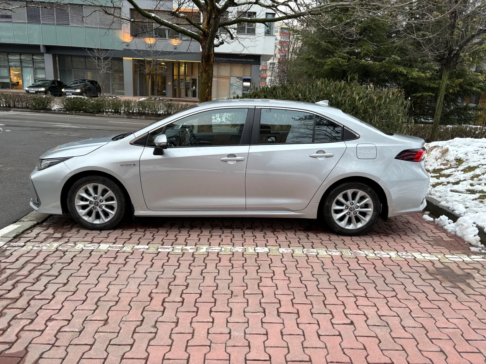 Toyota Corolla Hybrid Executive - Гаранция до 2032 г. - изображение 4
