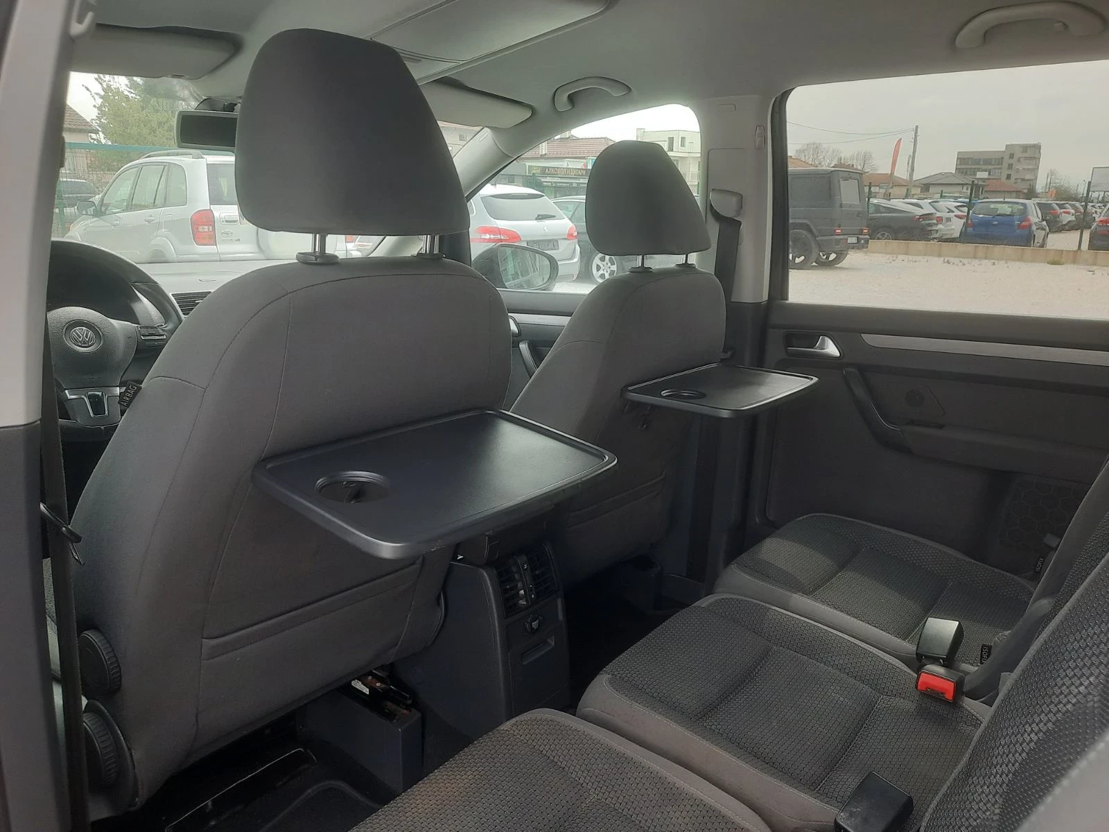 VW Touran 1.6, снимка 9 - Автомобили и джипове - 54259167