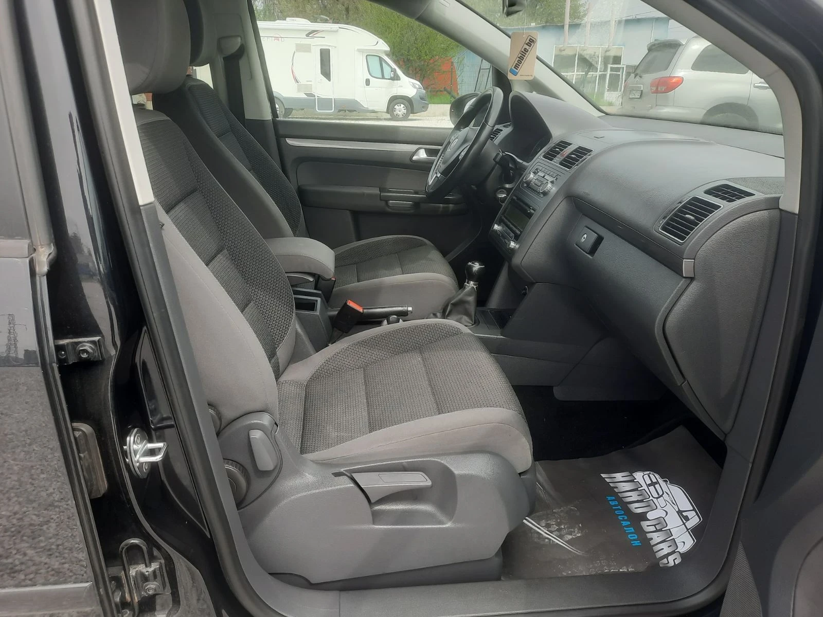 VW Touran 1.6, снимка 3 - Автомобили и джипове - 54259167