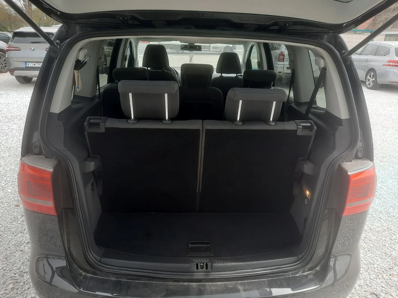 VW Touran 1.6, снимка 11 - Автомобили и джипове - 54259167