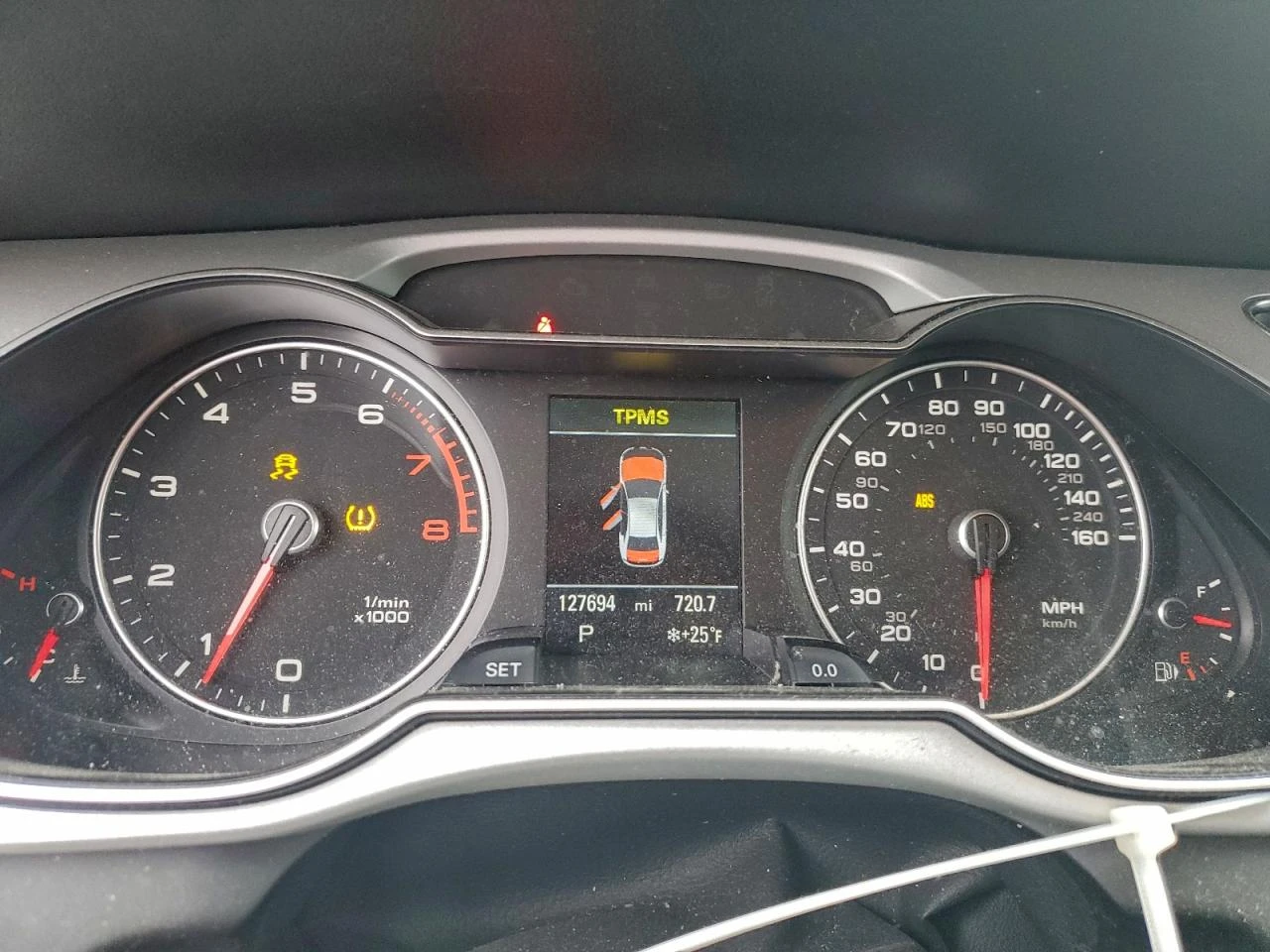 Audi A4 2.0l Premium S-Line, снимка 9 - Автомобили и джипове - 54430336