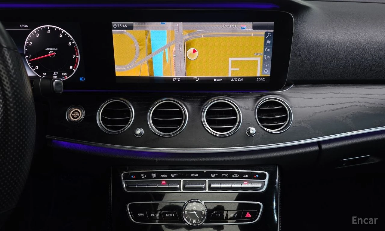 Mercedes-Benz E 300 4MATIC Avantgarde* DIGITAL* 360 CAM* SUNROOF* , снимка 11 - Автомобили и джипове - 54555192