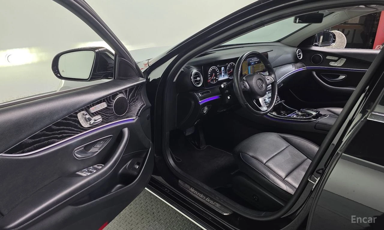 Mercedes-Benz E 300 4MATIC Avantgarde* DIGITAL* 360 CAM* SUNROOF* , снимка 6 - Автомобили и джипове - 54555192