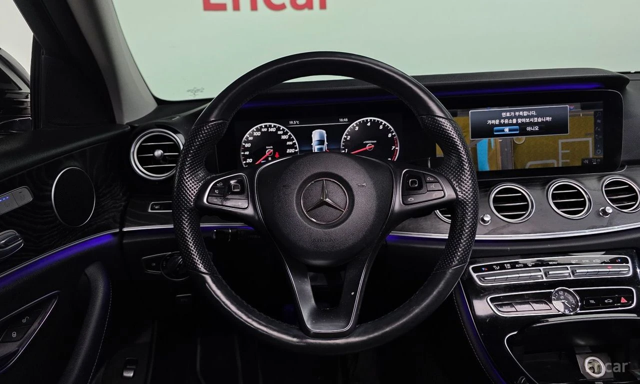 Mercedes-Benz E 300 4MATIC Avantgarde* DIGITAL* 360 CAM* SUNROOF* , снимка 8 - Автомобили и джипове - 54555192