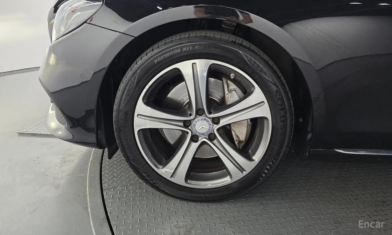 Mercedes-Benz E 300 4MATIC Avantgarde* DIGITAL* 360 CAM* SUNROOF* , снимка 5 - Автомобили и джипове - 54555192