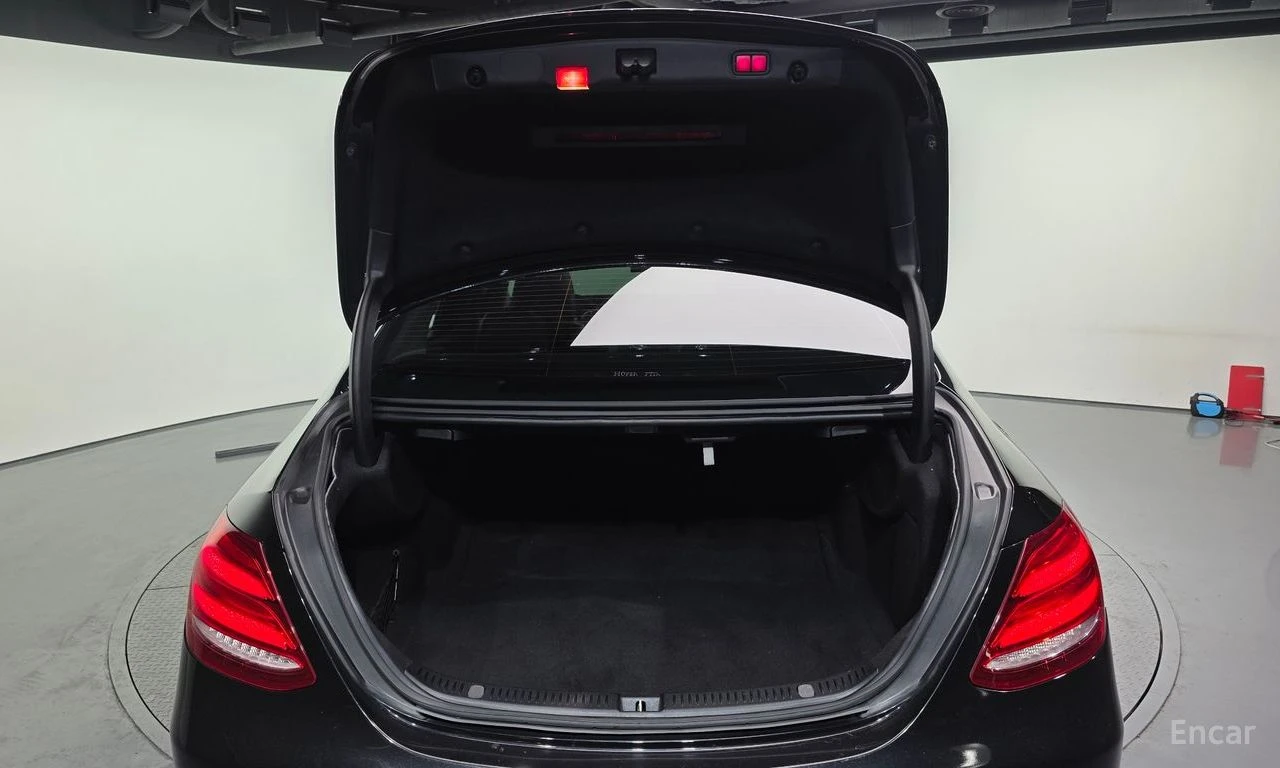 Mercedes-Benz E 300 4MATIC Avantgarde* DIGITAL* 360 CAM* SUNROOF* , снимка 16 - Автомобили и джипове - 54555192