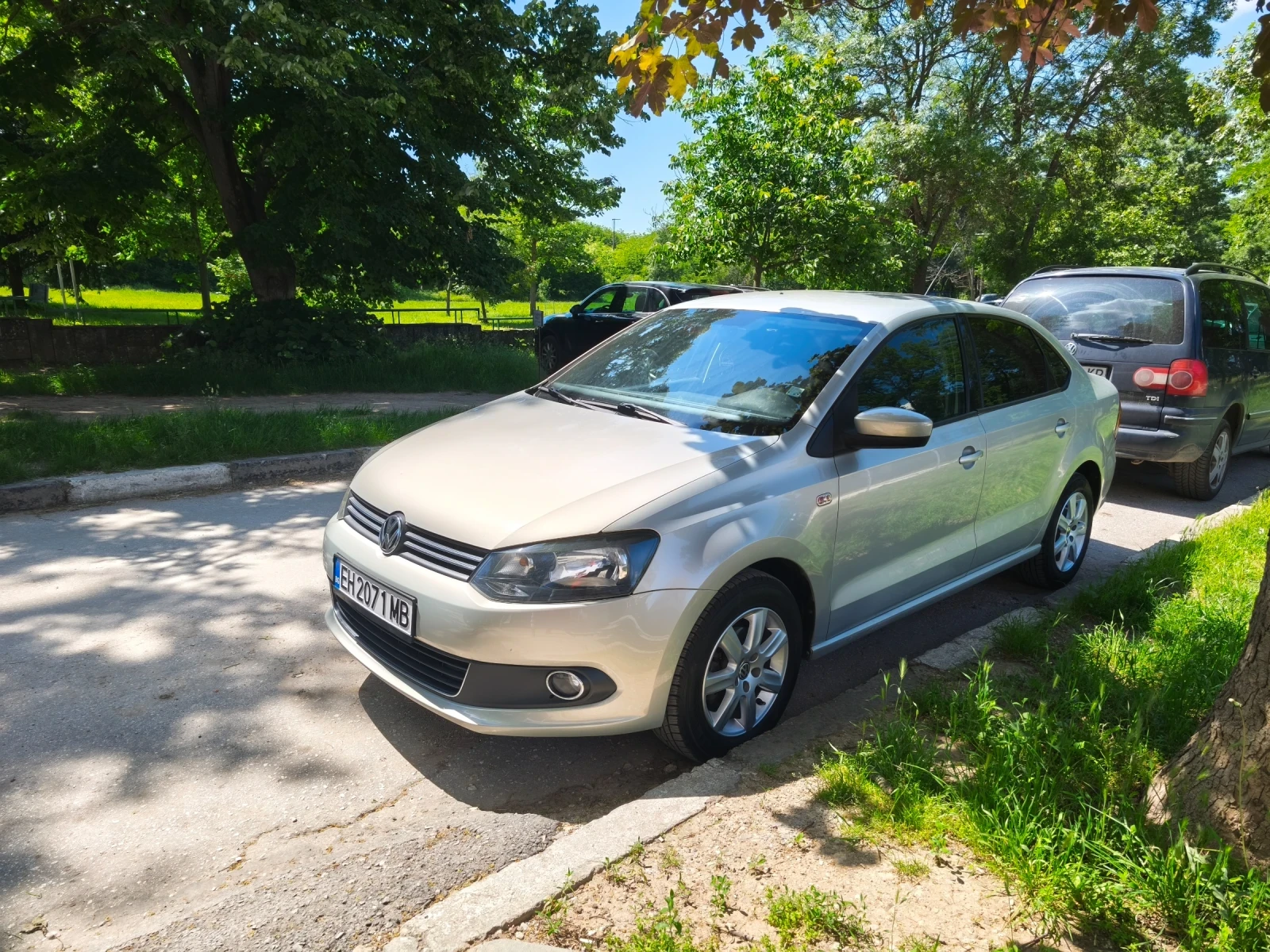 VW Polo VW Polo 5 Sedan (6R) 1.6 - 105 коня   Бензин, снимка 2 - Автомобили и джипове - 54766947