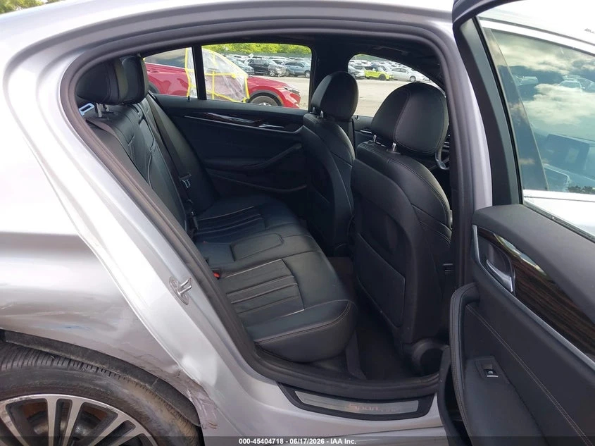 BMW 530 2.0l I xDrive, снимка 8 - Автомобили и джипове - 55397734