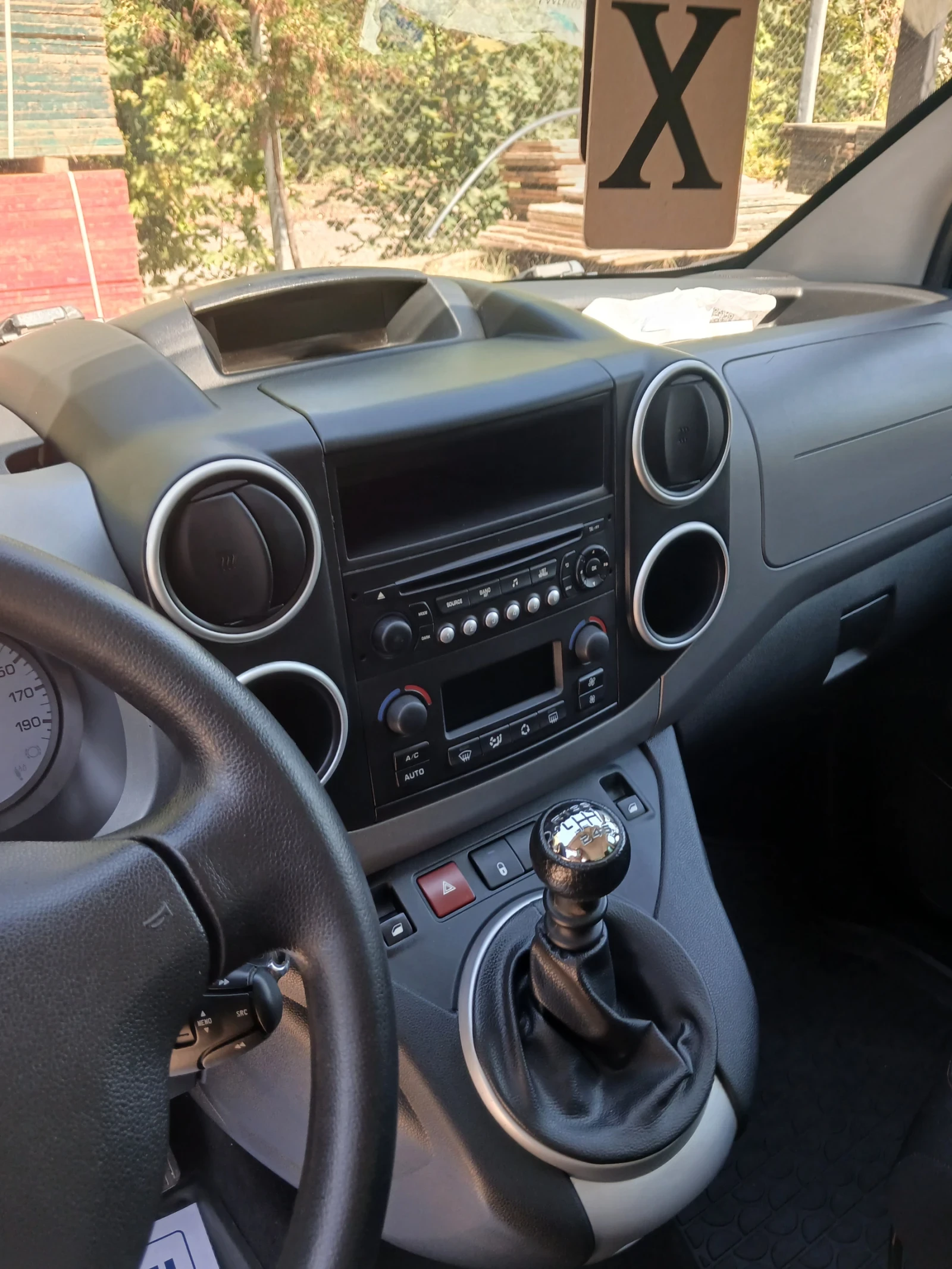 Peugeot Partner, снимка 9 - Автомобили и джипове - 55705782